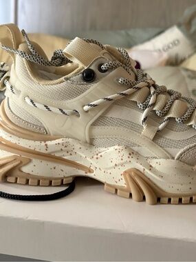 Chunky Cream Women's Sneaker with Speckled Sole